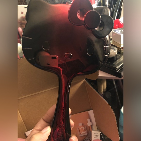 Sanrio Hello Kitty Romantic Chrome Red Hair Brush - Picture 4 of 6